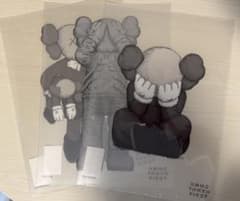KAWS TOKYO FIRST クリアファイル 3種セットのサムネイル