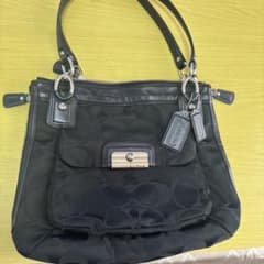 I*C様 COACH シグネチャー ショルダーバッグ ブラックのサムネイル