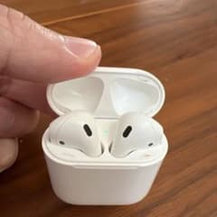 Apple AirPods 本体 ホワイト 充電ケース付きのサムネイル