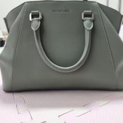 CHARLES & KEITH ハンドバッグのサムネイル