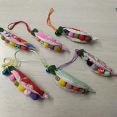 ちりめん えんどう豆ストラップ ハンドメイド 3個セット - メルカリ