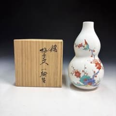 【未使用】有田焼 重要無形文化財 14代酒井田柿右衛門 梅 うぐいす？ 一輪挿し 未使用】有田焼 重要無形文化財 14代酒井田柿右衛門 梅 うぐいす