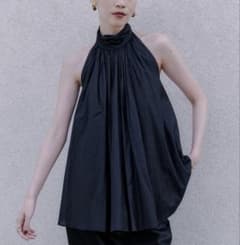 美品 anuans indiaシルクブレンドバックオープンブラウス ブラック