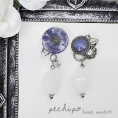 ブルーのお花❁揺れるホワイトビーズのアンティークボタンピアス イヤリングのサムネイル