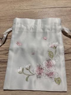 約A5サイズ　桜刺繍 巾着袋 ホワイトのサムネイル