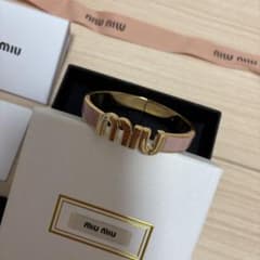 miu miu ロゴ入りバングル ピンク/ゴールド 未使用のサムネイル