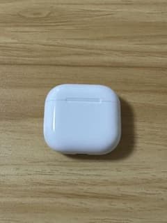 Apple純正 AirPods4（ノイズキャンセリングなし）のサムネイル