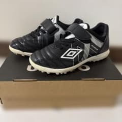 美品 UMBRO ACCERATOR サッカー トレーニングシューズ 17cmのサムネイル