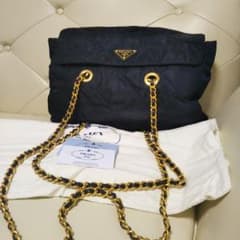 新品未使用品　【⑨プラダ　ショルダーバッグ】のサムネイル