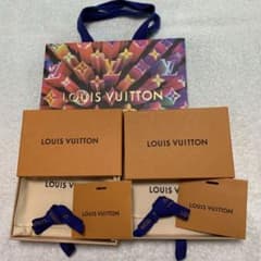 LOUIS VUITTON ギフトバッグと空箱のサムネイル