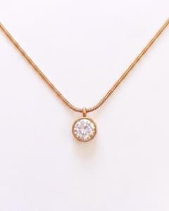 A008「一陽」ベゼルネックレス 18金仕上げ つけっぱなし sonaダイヤ 