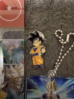 ドラゴンボール 孫悟空 ピンバッジ　キーホルダー　しお　り　カードのサムネイル
