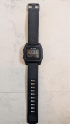 「販売9月30日終了」 NIXON デジタル腕時計 ブラックのサムネイル