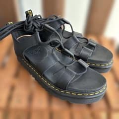 Dr. Martens ブラック サンダル 厚底のサムネイル