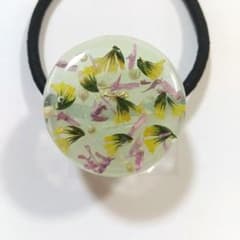 no.1237❁⃘*.ドライフラワーたちのレジンヘアゴム*.❁⃘大ぶり① お花シリーズ！ レジン ヘアゴム ドライフラワー 黄色 約3センチ