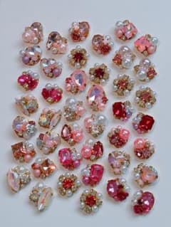 1. ハンドメイドビジュー　21ペア　3000円　ピンクのサムネイル