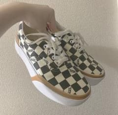 スニーカーのサムネイル