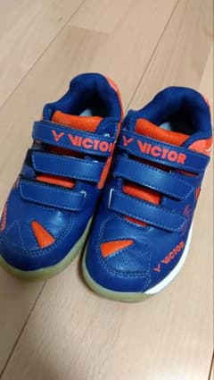 期間限定値下げ‼️ バドミントンシューズ 19cmのサムネイル