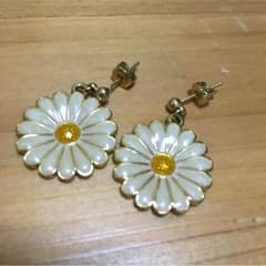 マーガレット ピアス ハンドメイドのサムネイル