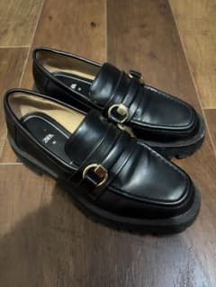 ZARA ブラック ローファー ゴールドバックルのサムネイル
