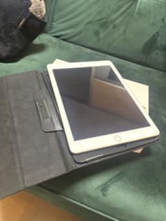 ま*ー様 iPad第5世代 ゴールド本体 - メルカリ