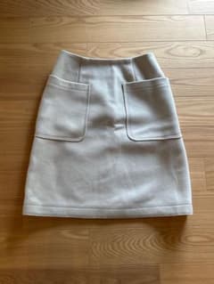 ベージュ ミニスカートのサムネイル