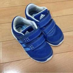 アディダス スニーカーのサムネイル