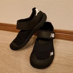 ニューバランス キッズサンダル 20センチ Y0208BK2のサムネイル