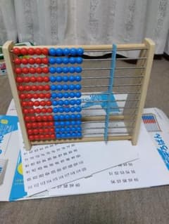 木製そろばん 赤と青のビーズ付きのサムネイル