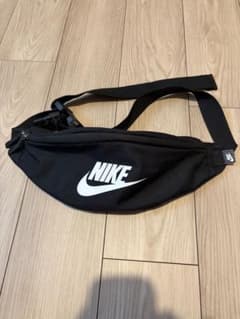 NIKE ボディバッグ ウエストポーチ ブラックのサムネイル