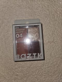 aZTK アイシャドウのサムネイル