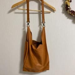 レザーショルダーバックのサムネイル