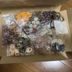 ハンドメイド アクセサリーパーツ 大量セット まとめ売りのサムネイル