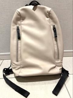 【美品】＋diana プラスダイアナ 撥水 軽量 A4可 リュック アイボリー 美品 ＋diana PC収納可能 A4可 リュック アイボリー - メルカリ