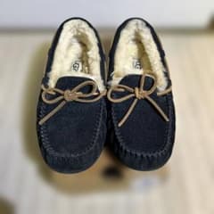 UGG 黒 スエード モカシン アグ 23cm ダコタ ボア ブラックのサムネイル