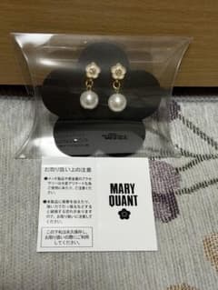 MARY QUANT フラワーモチーフ パールピアスのサムネイル