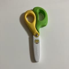 こどもちゃれんじのはさみ(イエローグリーン、右利き用)のサムネイル