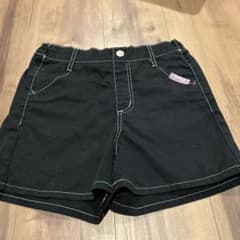 黒のストレートカット半ズボンのサムネイル