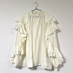 【美品】solov フリルブラウス AFLUTTER FRILL BLOUSEのサムネイル