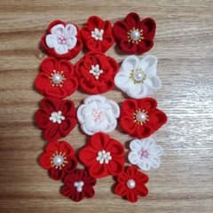 つまみ細工　パーツ　赤のサムネイル