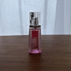 GIVENCHY リヴ イレジスティブルのサムネイル