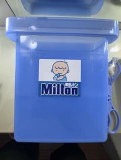 Milton 哺乳瓶 消毒ケース 容器 トング付きのサムネイル