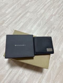 BVLGARI ブラックレザー 二つ折り財布のサムネイル