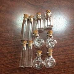 ガラス 小瓶のサムネイル