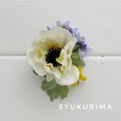 ホワイトアネモネとミモザたちのナチュラルコサージュ 2wayピンのサムネイル