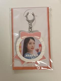 [新品未開封] NiziU　AYAKA ケース付き缶バッチのサムネイル
