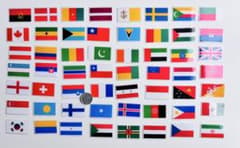 141枚！世界各国の国旗 ステッカーセット 知育玩具のサムネイル
