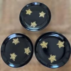 輪島塗 黒漆 沈金 金菊蒔絵 中皿 5枚セット 輪島塗 黒漆 銘々皿 3枚セット 金蒔絵 雪華文様 - メルカリ