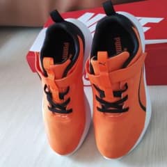 Puma オレンジ スニーカー　23センチのサムネイル