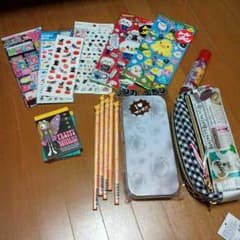 筆箱、シール、ノリ、鉛筆、メモ帳のサムネイル
